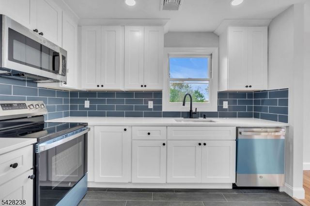 26 Laurie Rd, Roxbury Twp., NJ 07850