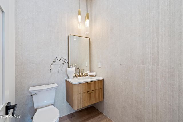 4107 E AVALON Drive, Phoenix, AZ 85018