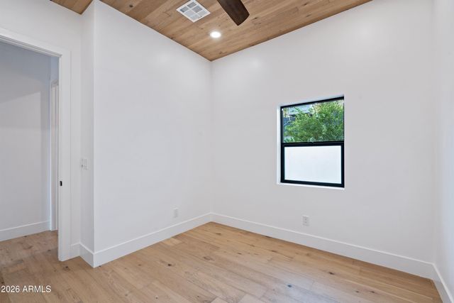 4107 E AVALON Drive, Phoenix, AZ 85018