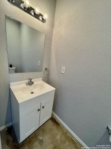 6922 Crestway Rd Unit 4, San Antonio, TX 78239