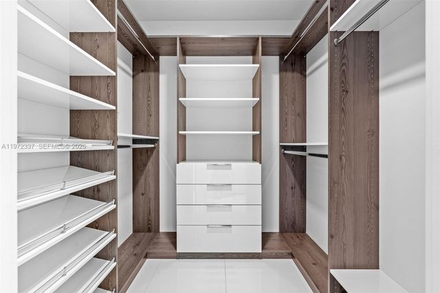 851 NE 1st Ave 1506, Miami, FL 33132