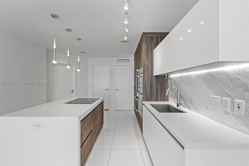 851 NE 1st Ave 1506, Miami, FL 33132