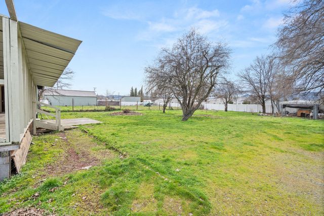 1103 Pinecroft Avenue, Medford, OR 97501