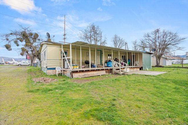 1103 Pinecroft Avenue, Medford, OR 97501