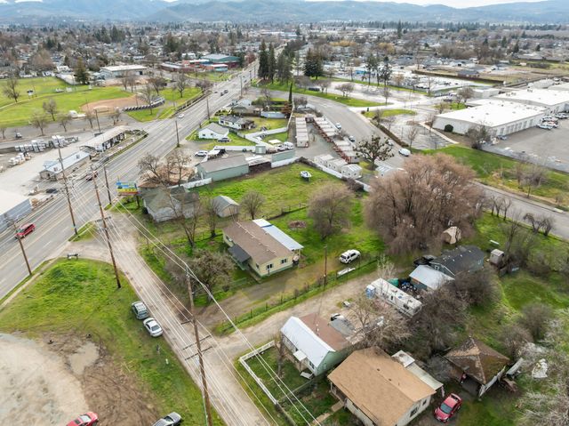 1103 Pinecroft Avenue, Medford, OR 97501