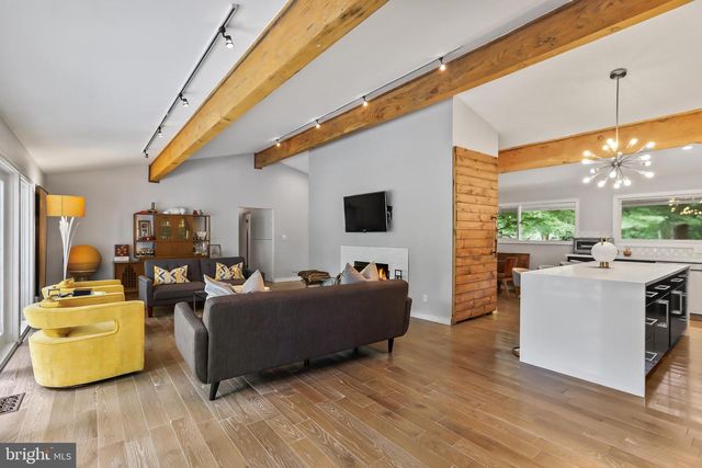 1004 MERCER RD, Princeton, NJ 08540