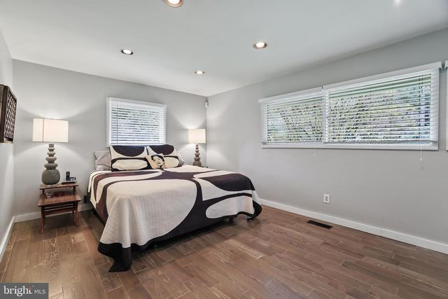 1004 MERCER RD, Princeton, NJ 08540