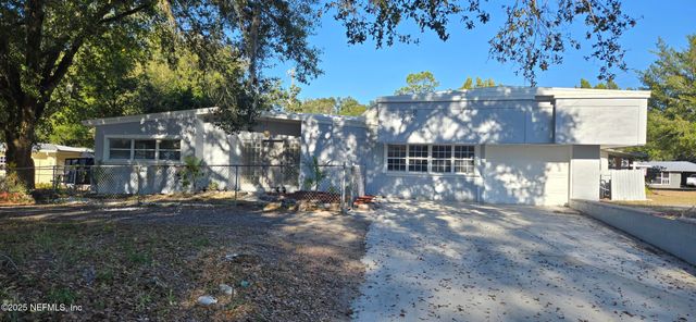 202 AZALEA Circle, Palatka, FL 32177