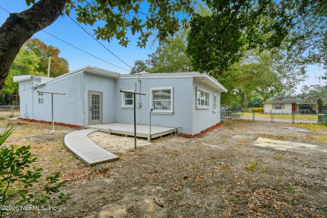 202 AZALEA Circle, Palatka, FL 32177