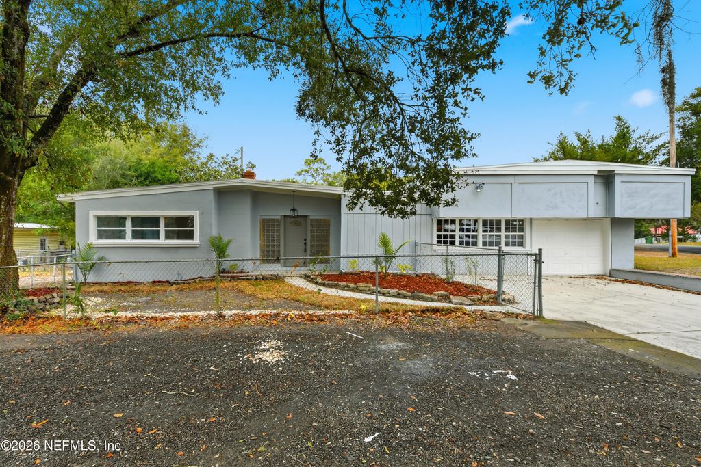 202 AZALEA Circle, Palatka, FL 32177