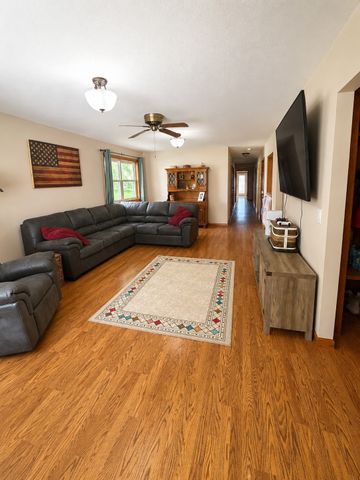 903 E Monroe Street, Mount Ayr, IA 50854
