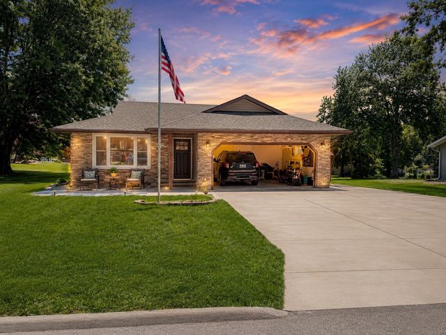 903 E Monroe Street, Mount Ayr, IA 50854
