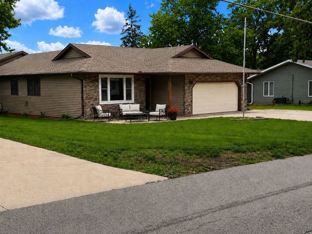 903 E Monroe Street, Mount Ayr, IA 50854