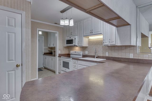 7621 Briarstone Lane, Indianapolis, IN 46227