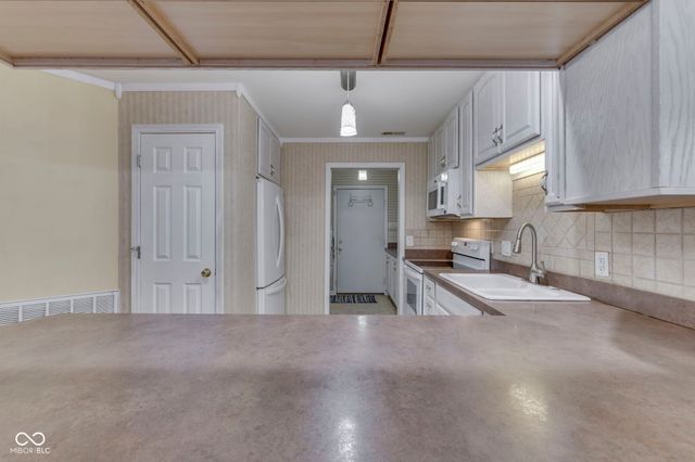 7621 Briarstone Lane, Indianapolis, IN 46227