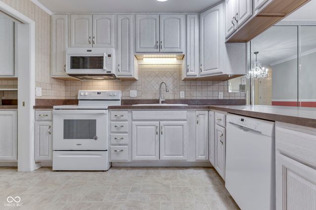 7621 Briarstone Lane, Indianapolis, IN 46227