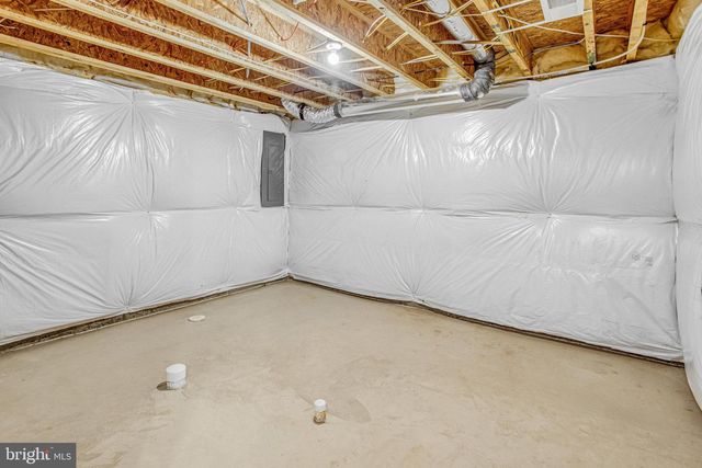 35611 PINE NEEDLE LN, Locust Grove, VA 22508