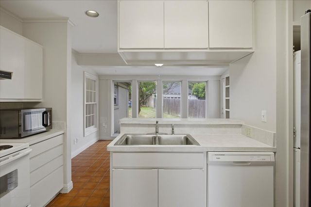 3101 Westcliff Road W, Fort Worth, TX 76109