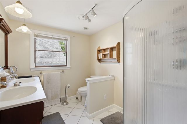 201 Randolph Avenue, Tiverton, RI 02878