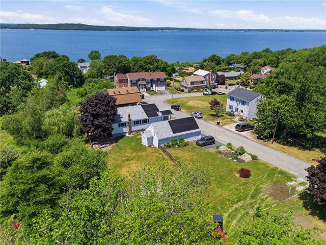 201 Randolph Avenue, Tiverton, RI 02878