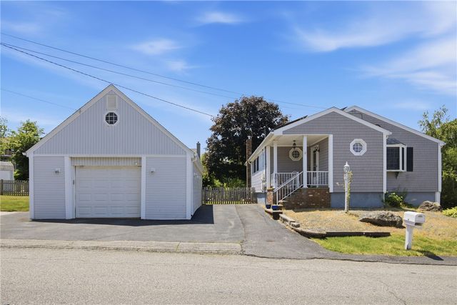 201 Randolph Avenue, Tiverton, RI 02878