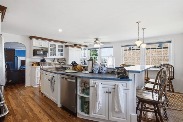 201 Randolph Avenue, Tiverton, RI 02878