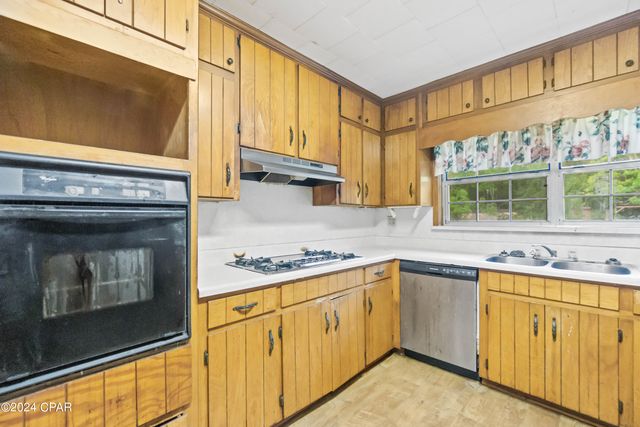 893 8th Street, Chipley, FL 32428