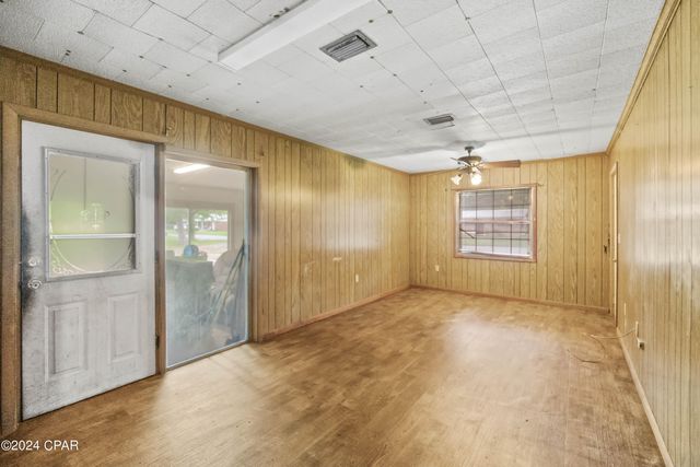 893 8th Street, Chipley, FL 32428