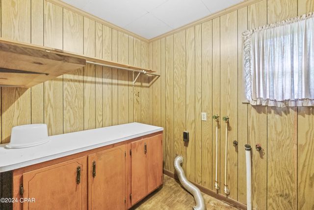 893 8th Street, Chipley, FL 32428