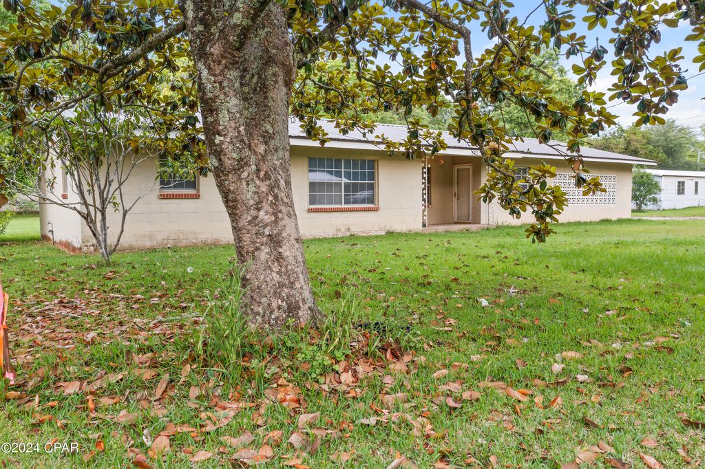 893 8th Street, Chipley, FL 32428
