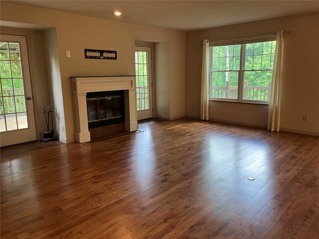 2624 Bluffwood Circle, Iowa City, IA 52245