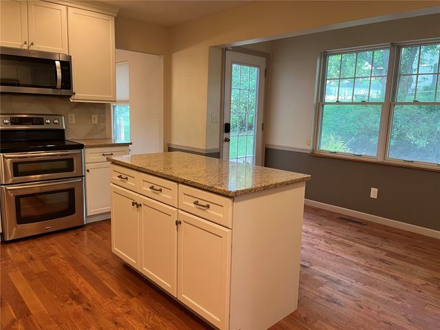 2624 Bluffwood Circle, Iowa City, IA 52245