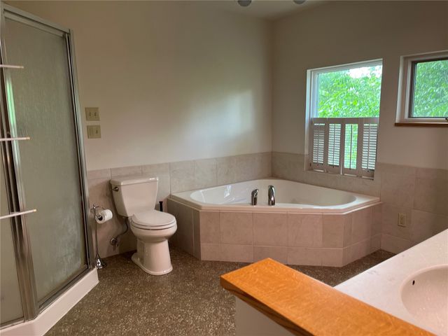2624 Bluffwood Circle, Iowa City, IA 52245