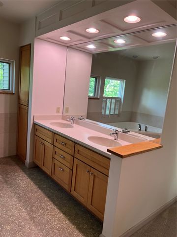 2624 Bluffwood Circle, Iowa City, IA 52245