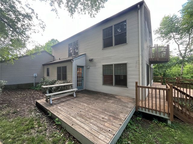 2624 Bluffwood Circle, Iowa City, IA 52245