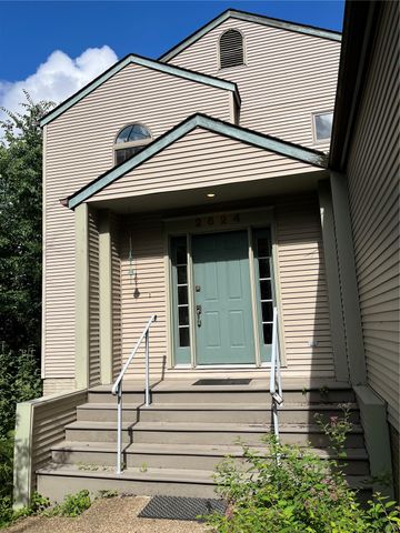 2624 Bluffwood Circle, Iowa City, IA 52245