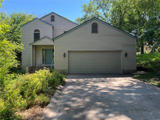 2624 Bluffwood Circle, Iowa City, IA 52245