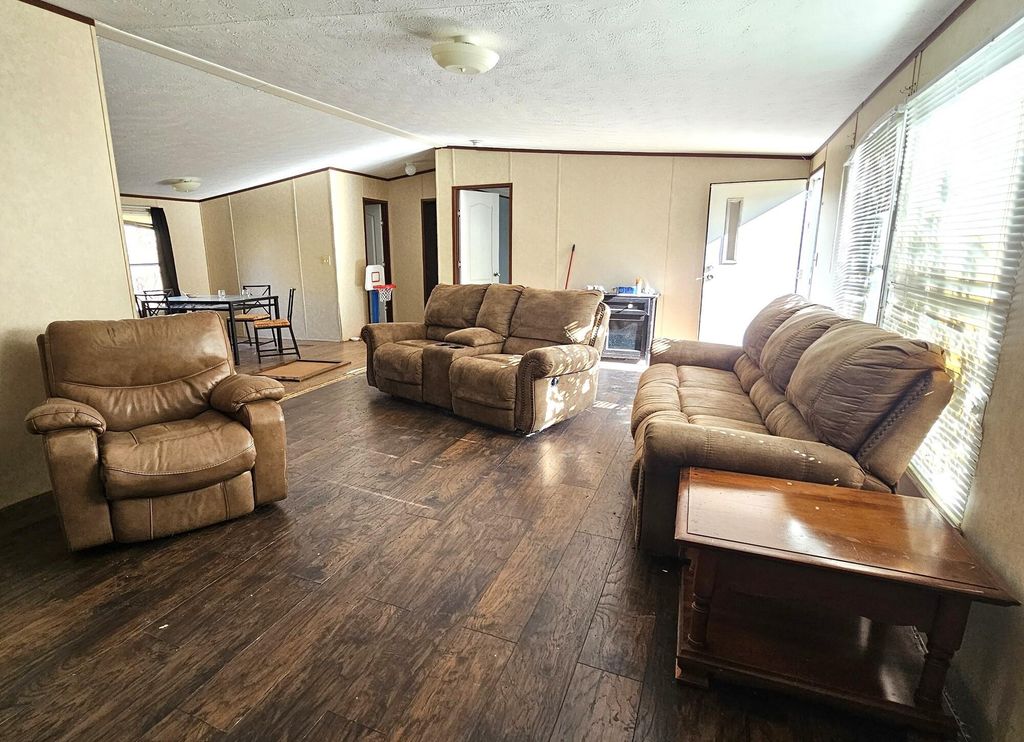 106 W Union Street, Eagle Lake, TX 77434