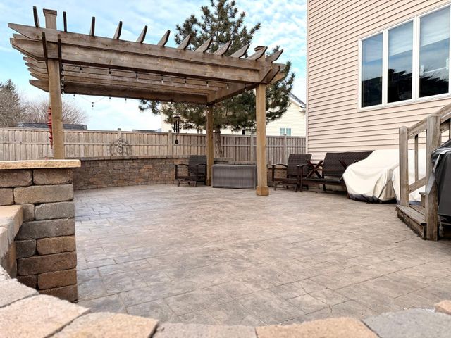 1085 Briarwood Drive, Worthington, MN 56187