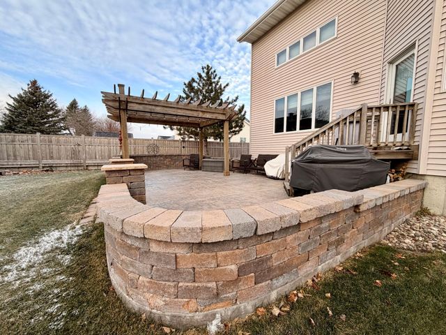 1085 Briarwood Drive, Worthington, MN 56187