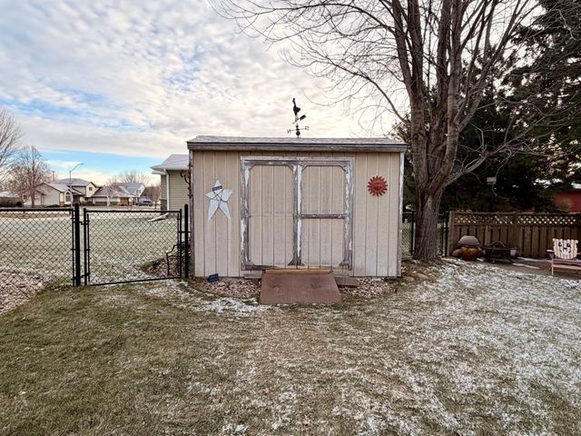 1085 Briarwood Drive, Worthington, MN 56187