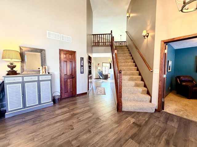 1085 Briarwood Drive, Worthington, MN 56187