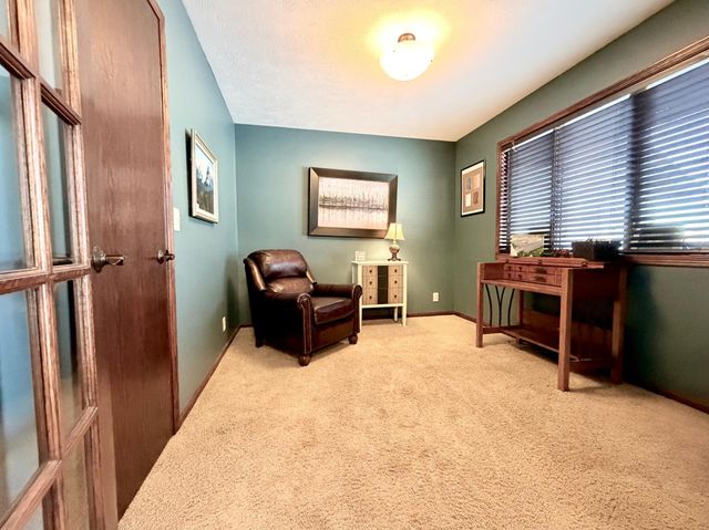 1085 Briarwood Drive, Worthington, MN 56187