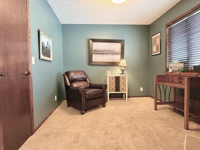 1085 Briarwood Drive, Worthington, MN 56187