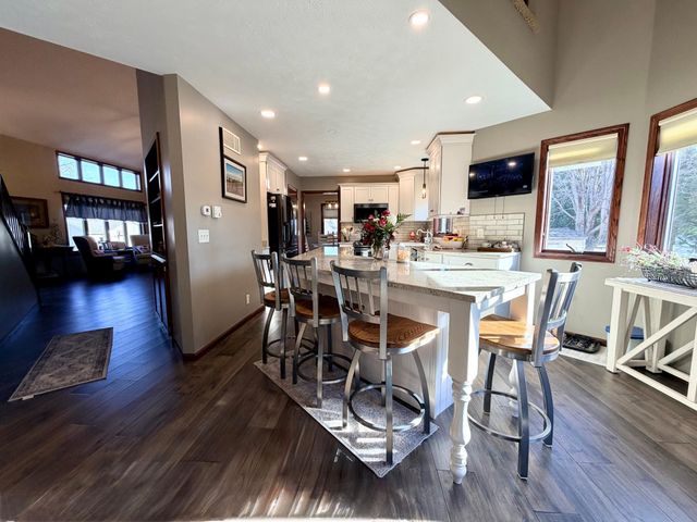 1085 Briarwood Drive, Worthington, MN 56187