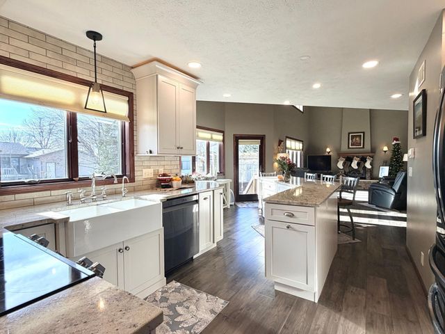 1085 Briarwood Drive, Worthington, MN 56187