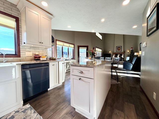 1085 Briarwood Drive, Worthington, MN 56187