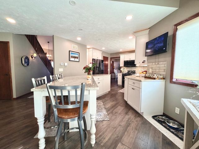 1085 Briarwood Drive, Worthington, MN 56187