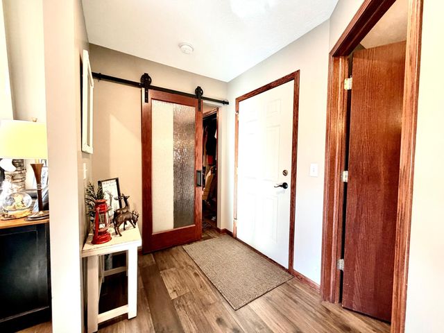 1085 Briarwood Drive, Worthington, MN 56187