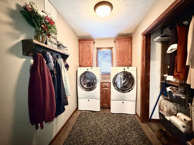 1085 Briarwood Drive, Worthington, MN 56187